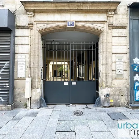 05 - Parisian Design Loft Daire Paris